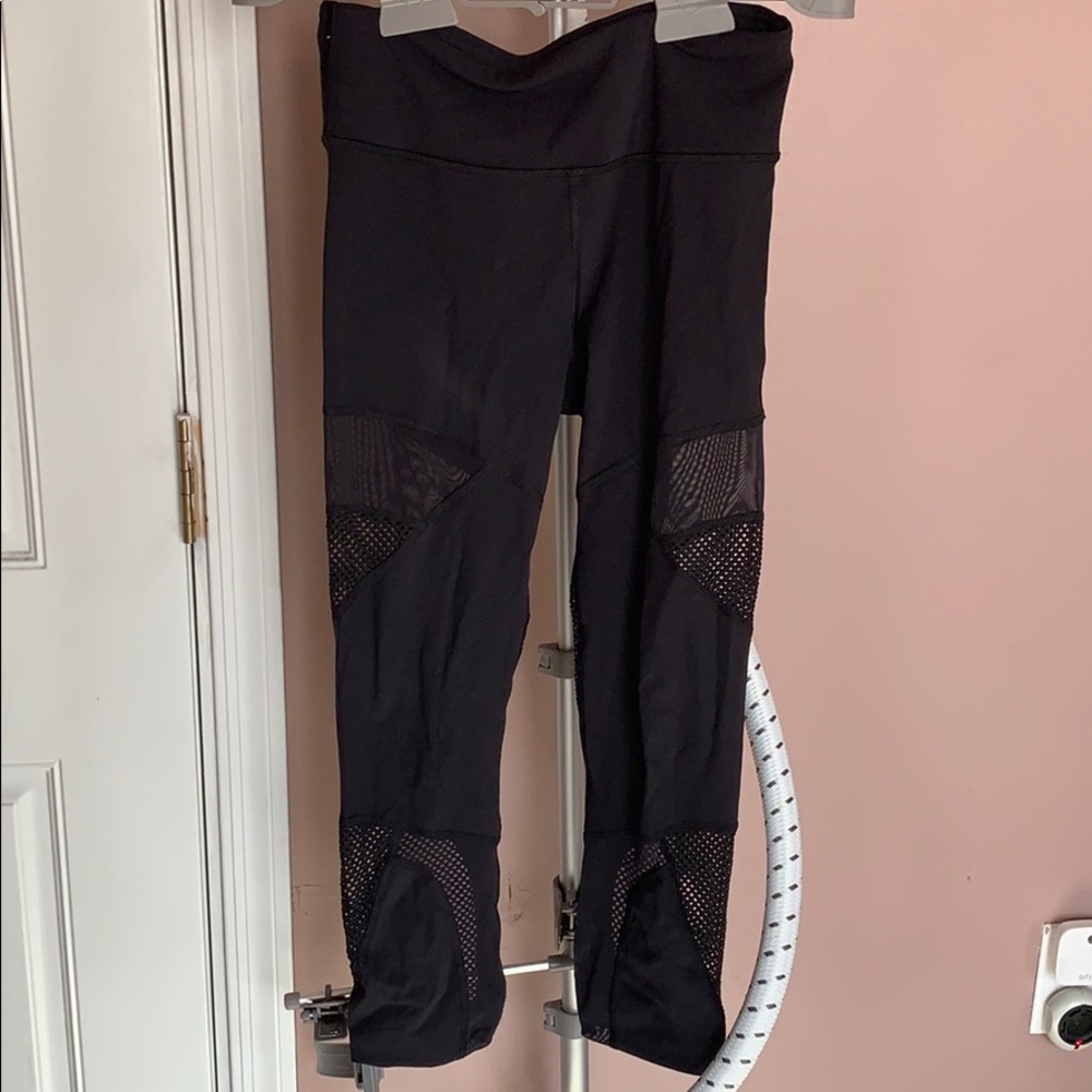 Lulu lemon the lab perforated Capri leggings size4